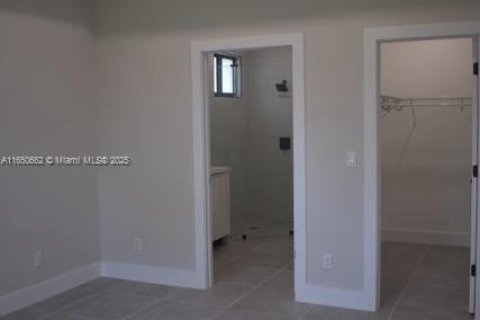 House in Lehigh Acres, Florida 3 bedrooms № 1764318 - photo 9