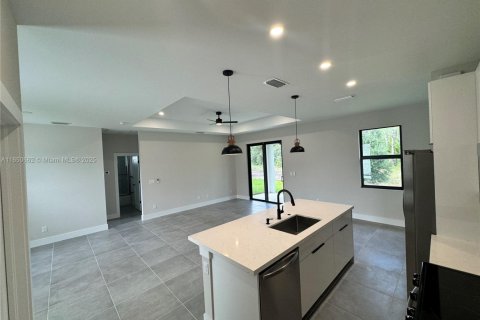 House in Lehigh Acres, Florida 3 bedrooms № 1764318 - photo 8