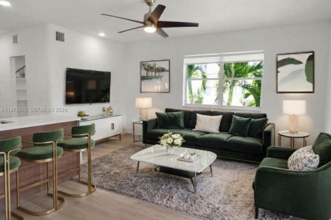 Propiedad comercial en venta en Miami Beach, Florida № 2041125 - foto 8