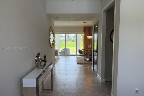 Villa ou maison à louer à Westlake, Floride: 5 chambres, 381.83 m2 № 1830770 - photo 4