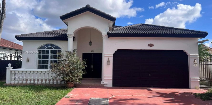 Дом в Майами, Флорида 3 спальни, 149.39м2 № 1989003