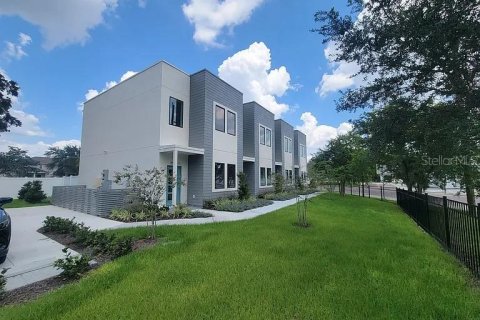Adosado en venta en Tampa, Florida, 3 dormitorios, 117.06 m2 № 1644019 - foto 1