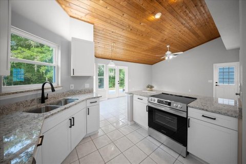 House in Fort MC Coy, Florida 3 bedrooms, 199.37 sq.m. № 1761961 - photo 12