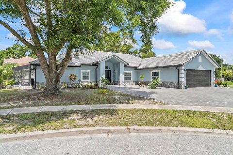 House in Orlando, Florida 4 bedrooms, 226.03 sq.m. № 1780241 - photo 4