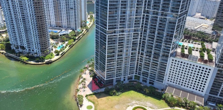 Condominio en Miami, Florida, 2 dormitorios № 1924280