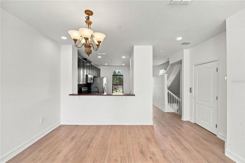 Touwnhouse à vendre à Lake Mary, Floride: 4 chambres, 221.2 m2 № 2437198 - photo 18