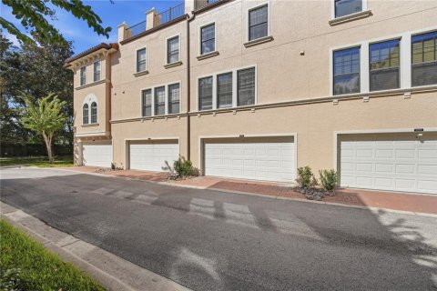 Touwnhouse à vendre à Lake Mary, Floride: 4 chambres, 221.2 m2 № 2437198 - photo 5