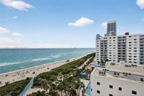 Copropriété à vendre à Miami Beach, Floride: 2 chambres, 135.17 m2 № 2186047 - photo 28