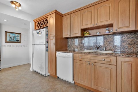 Copropriété à vendre à Miami Beach, Floride: 2 chambres, 135.17 m2 № 2186047 - photo 9