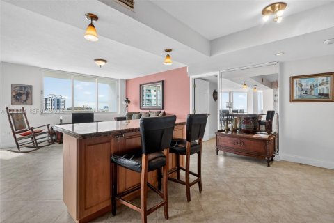 Copropriété à vendre à Miami Beach, Floride: 2 chambres, 135.17 m2 № 2186047 - photo 10