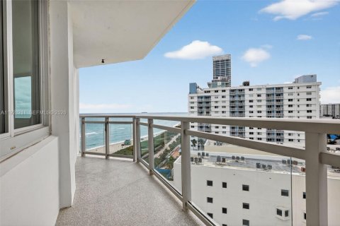 Copropriété à vendre à Miami Beach, Floride: 2 chambres, 135.17 m2 № 2186047 - photo 27