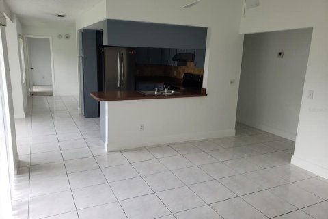 Casa en alquiler en Orlando, Florida, 3 dormitorios, 155.52 m2 № 1839979 - foto 9