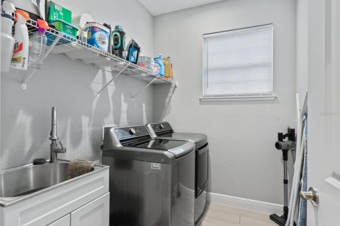 House in Oxford, Florida 3 bedrooms, 152.73 sq.m. № 2215818 - photo 25