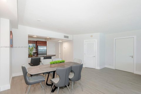 Condo in Miami Beach, Florida  № 2014062 - photo 15