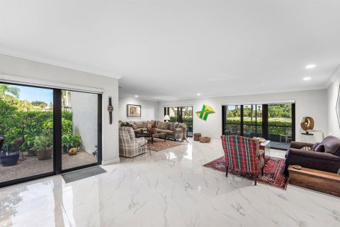 Condo in Boynton Beach, Florida, 3 bedrooms № 2399980 - photo 11