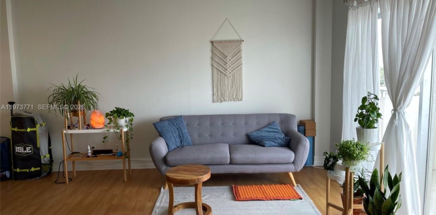 Studio à Condo à North Bay Village, Floride  № 2038350