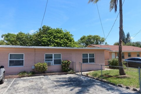 Propiedad comercial en venta en Hallandale Beach, Florida № 2054636 - foto 9