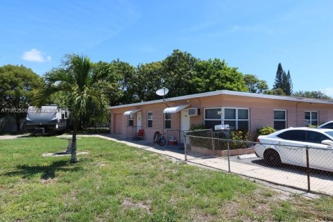 Propiedad comercial en venta en Hallandale Beach, Florida № 2054636 - foto 8