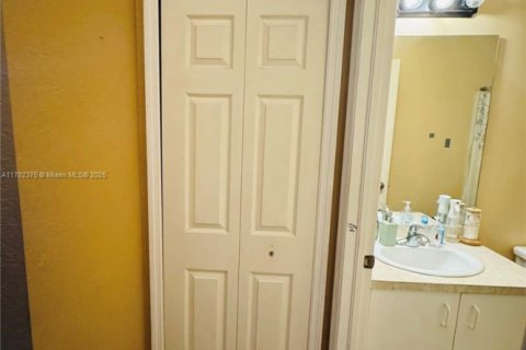 Casa en venta en Lehigh Acres, Florida, 3 dormitorios № 1698917 - foto 28