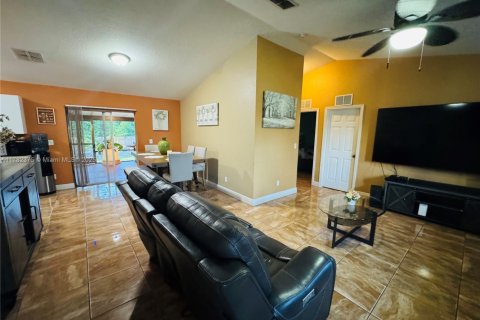 Casa en venta en Lehigh Acres, Florida, 3 dormitorios № 1698917 - foto 16