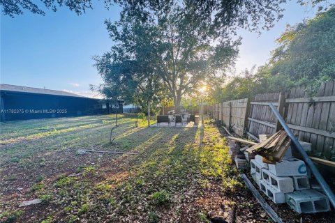 Casa en venta en Lehigh Acres, Florida, 3 dormitorios № 1698917 - foto 10