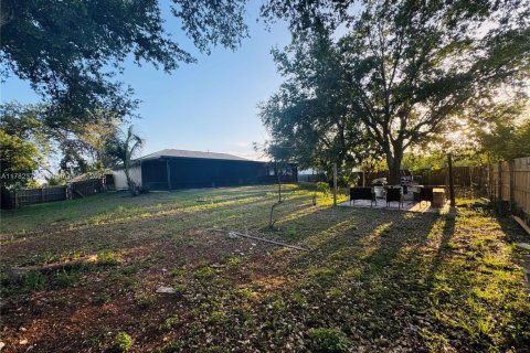 Casa en venta en Lehigh Acres, Florida, 3 dormitorios № 1698917 - foto 11