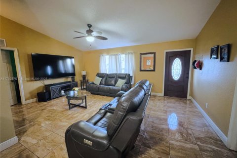 Casa en venta en Lehigh Acres, Florida, 3 dormitorios № 1698917 - foto 17