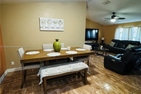 Casa en venta en Lehigh Acres, Florida, 3 dormitorios № 1698917 - foto 18