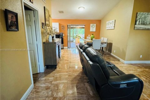 Casa en venta en Lehigh Acres, Florida, 3 dormitorios № 1698917 - foto 14