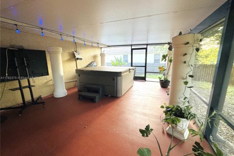 Casa en venta en Lehigh Acres, Florida, 3 dormitorios № 1698917 - foto 5