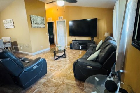 Casa en venta en Lehigh Acres, Florida, 3 dormitorios № 1698917 - foto 15