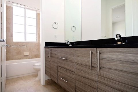 Снять в аренду таунхаус в Мирамар, Флорида 3 спальни, 139.35м2, № 2032280 - фото 5