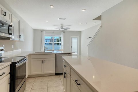 Townhouse in Bradenton, Florida 3 bedrooms, 132.94 sq.m. № 2155934 - photo 12