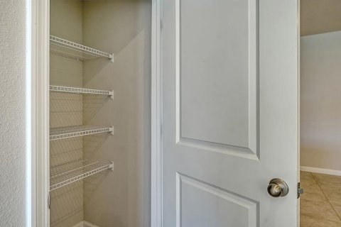 Townhouse in Bradenton, Florida 3 bedrooms, 132.94 sq.m. № 2155934 - photo 13