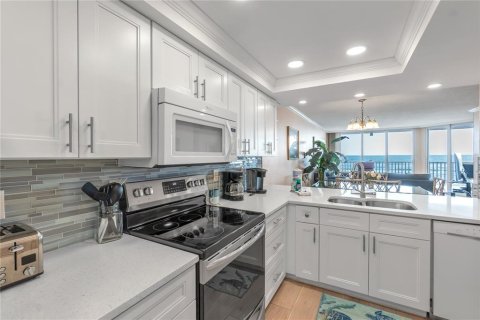 Condo in Bradenton Beach, Florida, 2 bedrooms  № 2232532 - photo 5