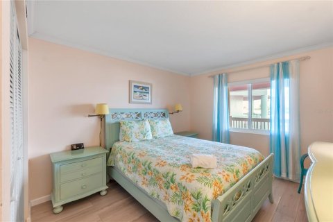 Condo in Bradenton Beach, Florida, 2 bedrooms  № 2232532 - photo 10