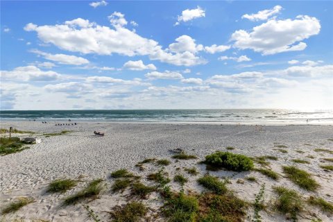 Condo in Bradenton Beach, Florida, 2 bedrooms  № 2232532 - photo 28
