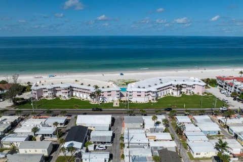 Condo in Bradenton Beach, Florida, 2 bedrooms № 2232532