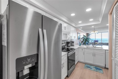 Condo in Bradenton Beach, Florida, 2 bedrooms  № 2232532 - photo 12