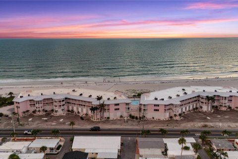 Condo in Bradenton Beach, Florida, 2 bedrooms  № 2232532 - photo 30