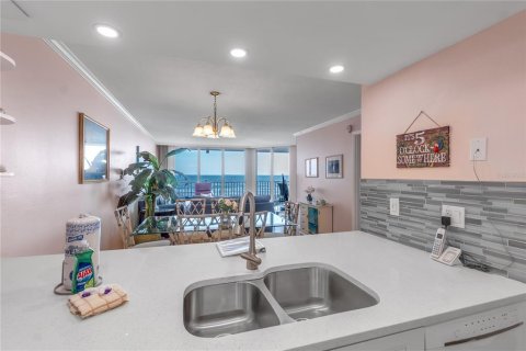 Condo in Bradenton Beach, Florida, 2 bedrooms  № 2232532 - photo 14
