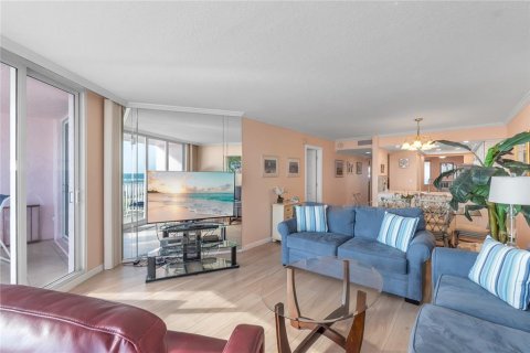 Condo in Bradenton Beach, Florida, 2 bedrooms  № 2232532 - photo 20