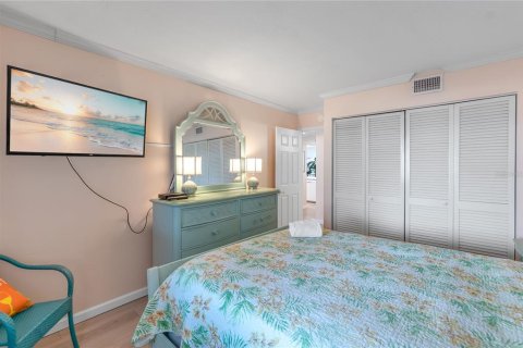 Condo in Bradenton Beach, Florida, 2 bedrooms  № 2232532 - photo 11