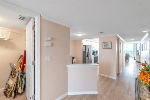 Condo in Bradenton Beach, Florida, 2 bedrooms  № 2232532 - photo 6