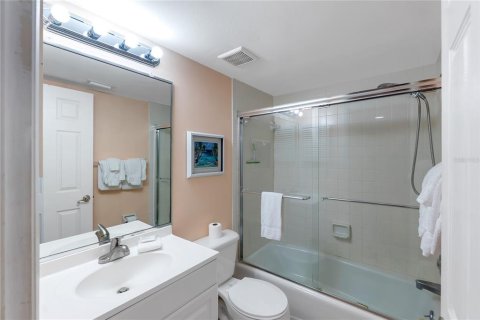 Condo in Bradenton Beach, Florida, 2 bedrooms  № 2232532 - photo 9