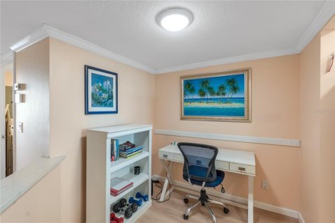 Condo in Bradenton Beach, Florida, 2 bedrooms  № 2232532 - photo 8