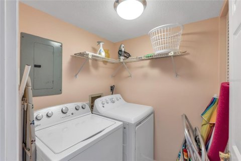Condo in Bradenton Beach, Florida, 2 bedrooms  № 2232532 - photo 7