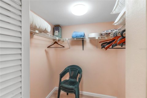 Condo in Bradenton Beach, Florida, 2 bedrooms  № 2232532 - photo 25