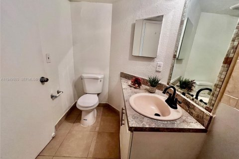 Condominio en alquiler en Coral Springs, Florida, 2 dormitorios, 93.46 m2 № 2005285 - foto 20