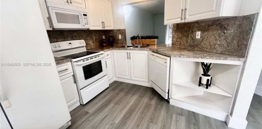 Кондоминиум с 2 спальнями в Корал-Спрингс, Флорида № 2005285